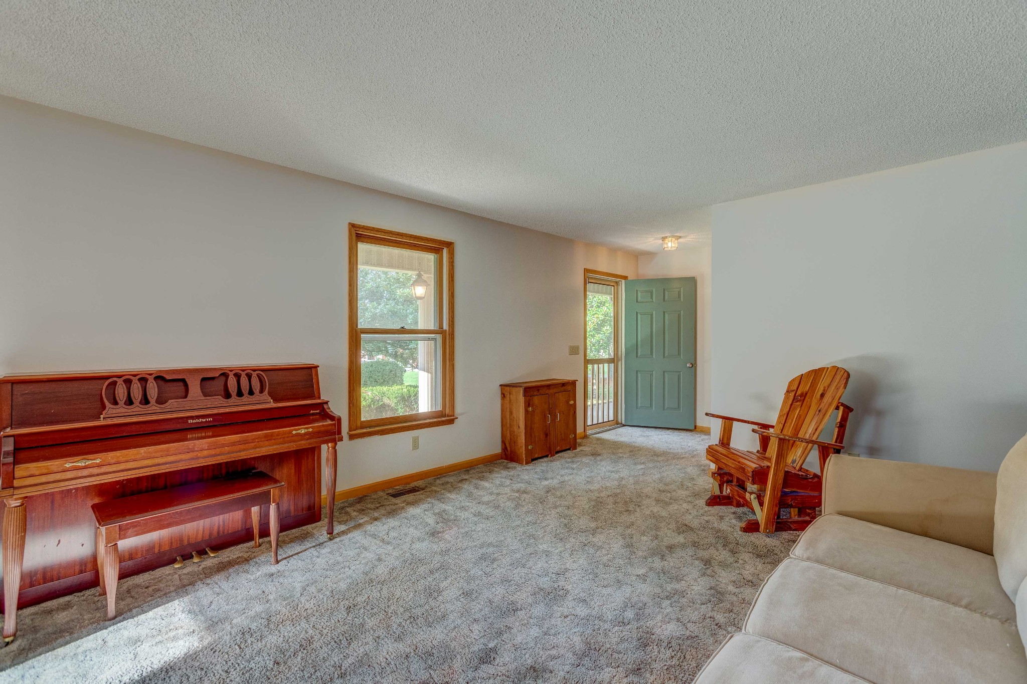 478 Brandon Road Manchester, TN 37355 - Photo 11 of 50 a view of a livingroom with furniture and a couch