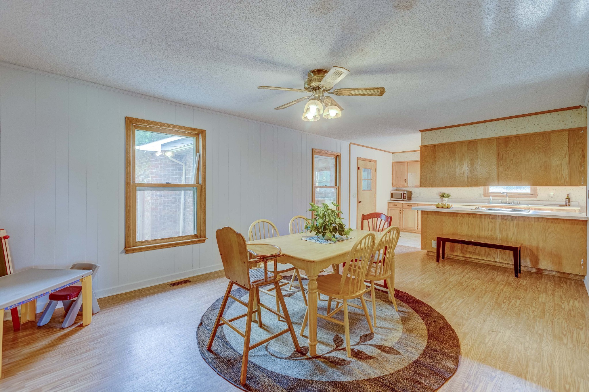 478 Brandon Road Manchester, TN 37355 - Photo 20 of 50 a dining room with furniture and window