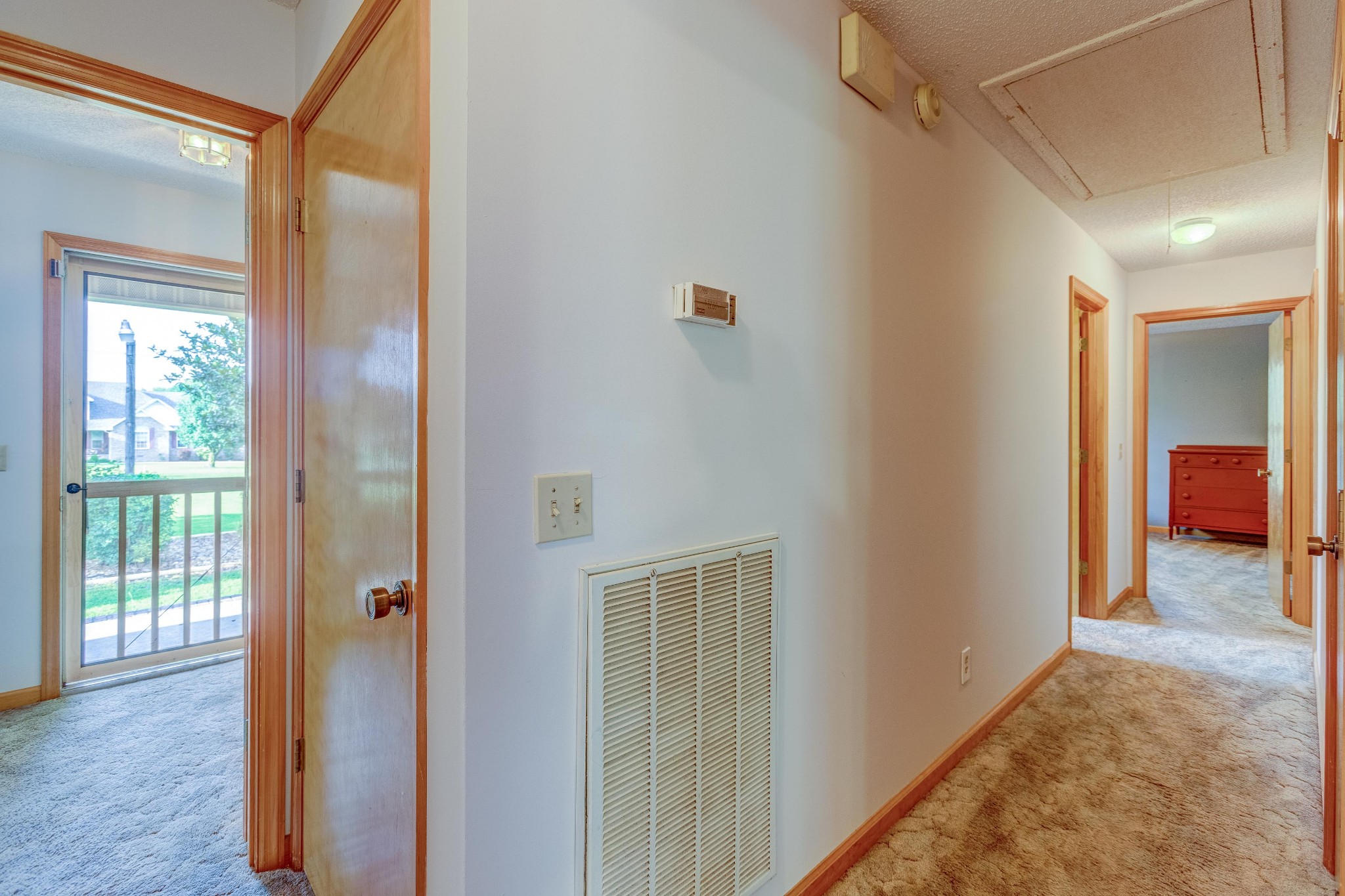 478 Brandon Road Manchester, TN 37355 - Photo 22 of 50 a view of a hallway with wooden floor and closet