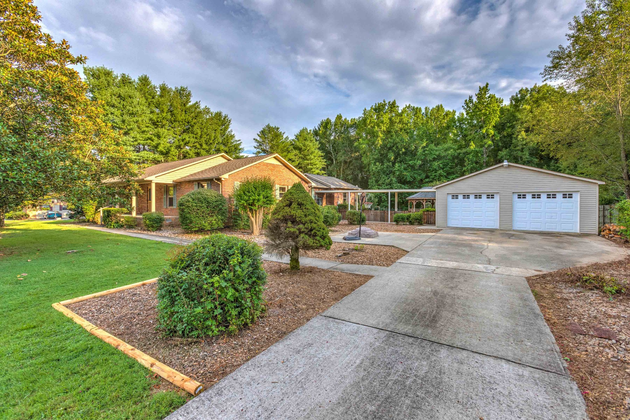 478 Brandon Road Manchester, TN 37355 - Photo 34 of 50 a house view with a garden space