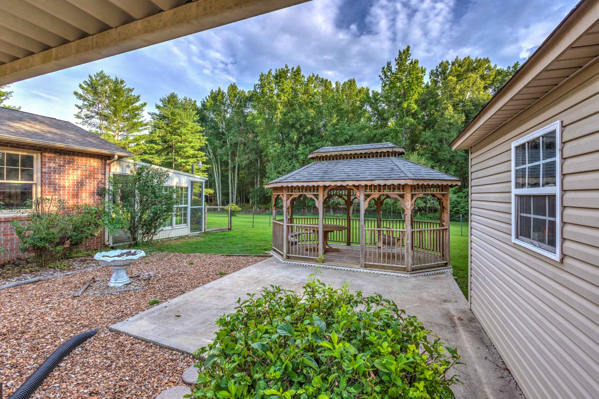 478 Brandon Road Manchester, TN 37355 - Photo 35 of 50 a front view of a house with garden