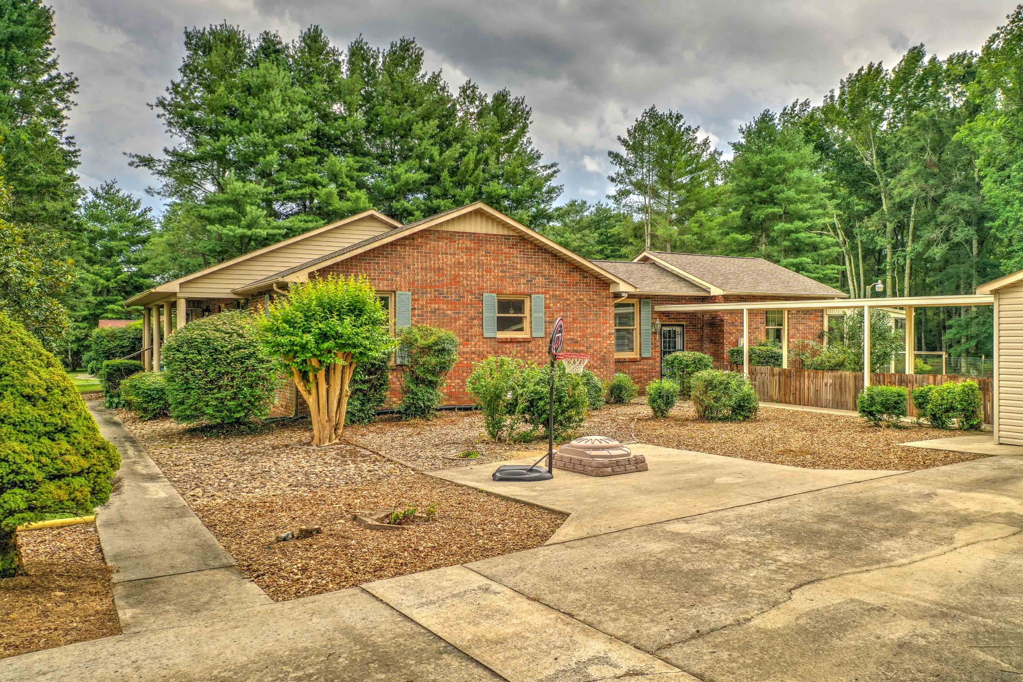 478 Brandon Road Manchester, TN 37355 - Photo 5 of 50 a view of a house with yard and plants
