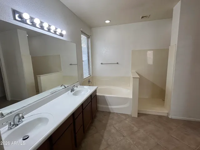 $2,250 | 2202 West Carter Road, Phoenix, AZ 85041