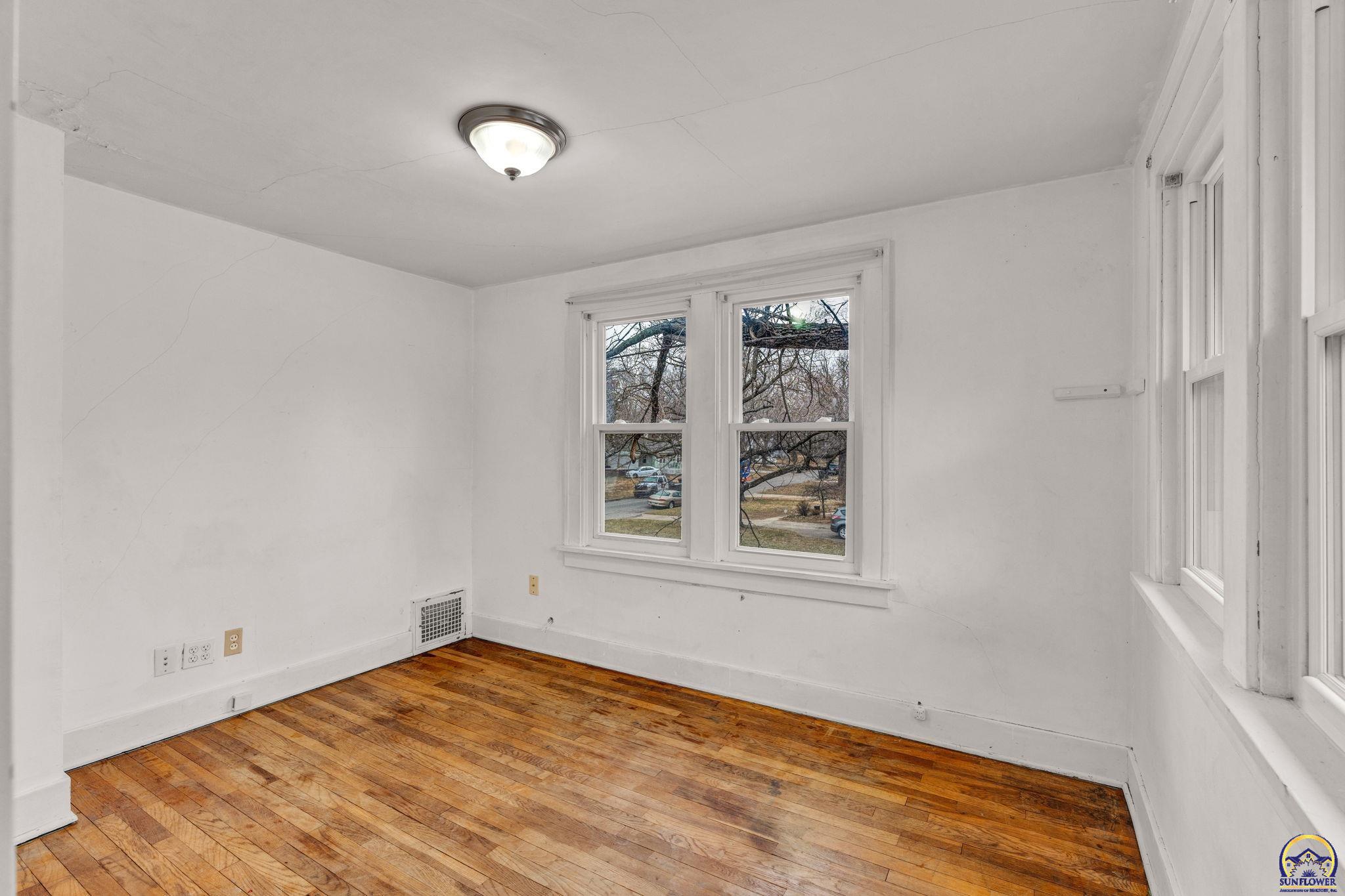 1147 Southwest Webster Avenue Topeka, KS 66604 - Photo 19 of 36