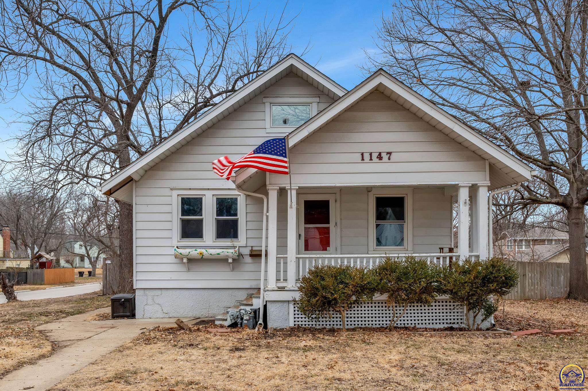 1147 Southwest Webster Avenue Topeka, KS 66604 - Photo 4 of 36
