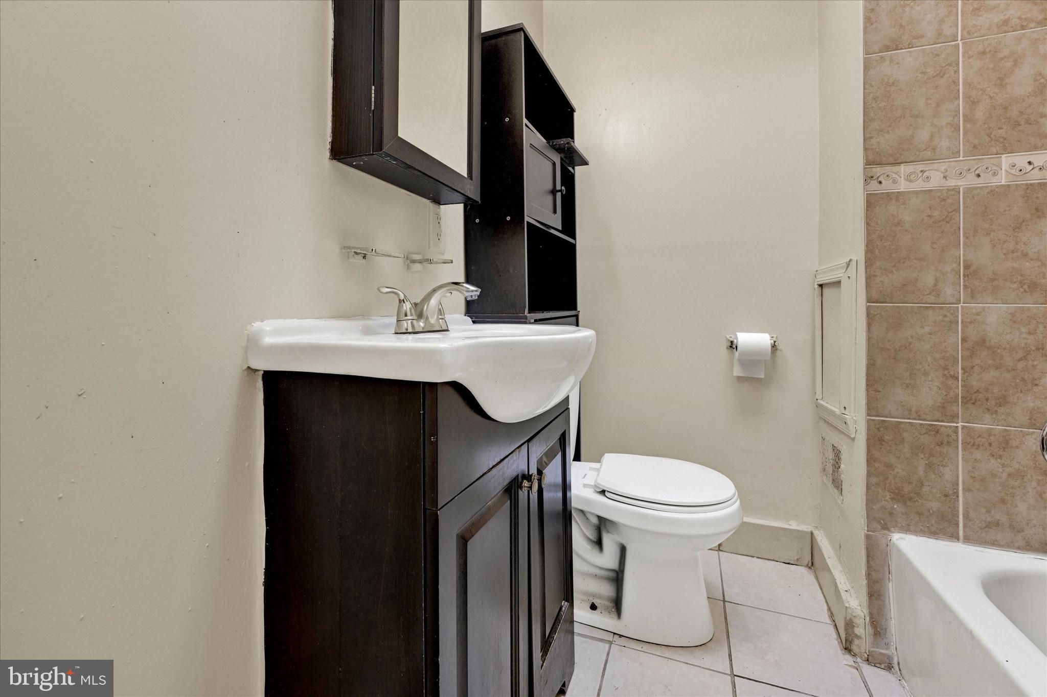 4024 Eierman Avenue Baltimore, MD 21206 - Photo 13 of 18 a bathroom with a sink toilet and a bathtub