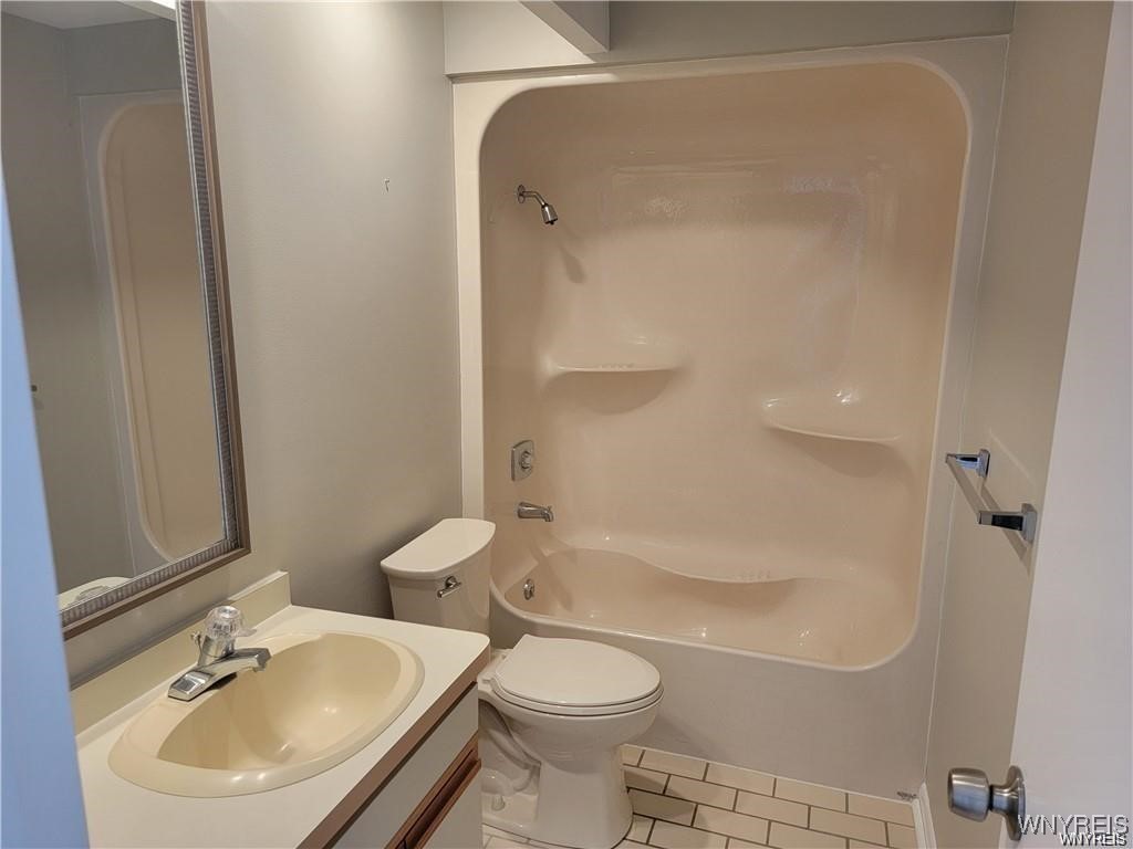 306 Sundown Trail, Unit 5C Amherst, NY 14221 - Photo 21 of 23 Second Bedroom - Ensuite