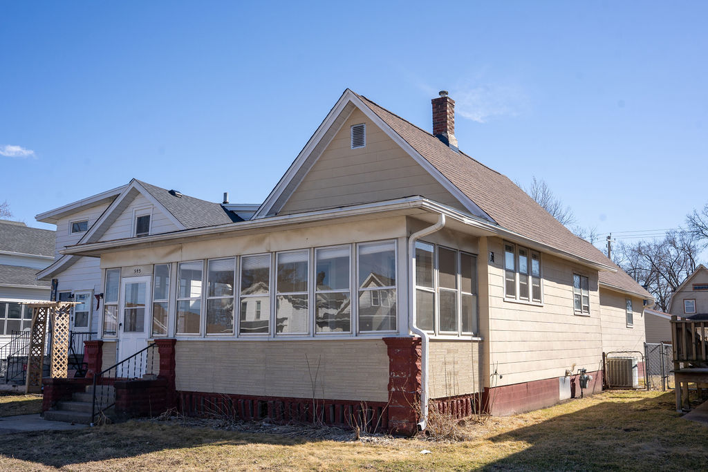545 3rd Avenue South Clinton, IA 52732 - Photo 1 of 13