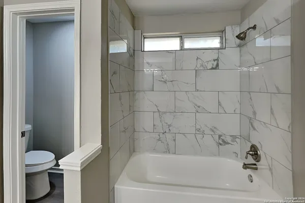 $2,200 | 11627 White Cross, San Antonio, TX 78253