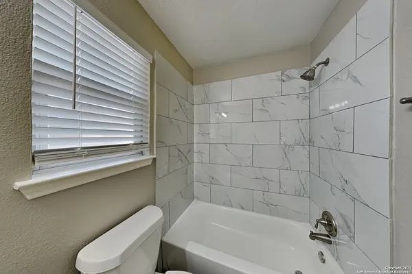 $2,200 | 11627 White Cross, San Antonio, TX 78253