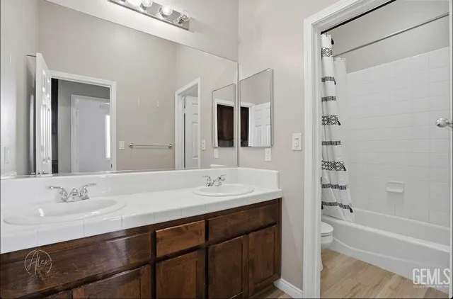 $605,000 | Undisclosed Address, Bakersfield, CA 93306