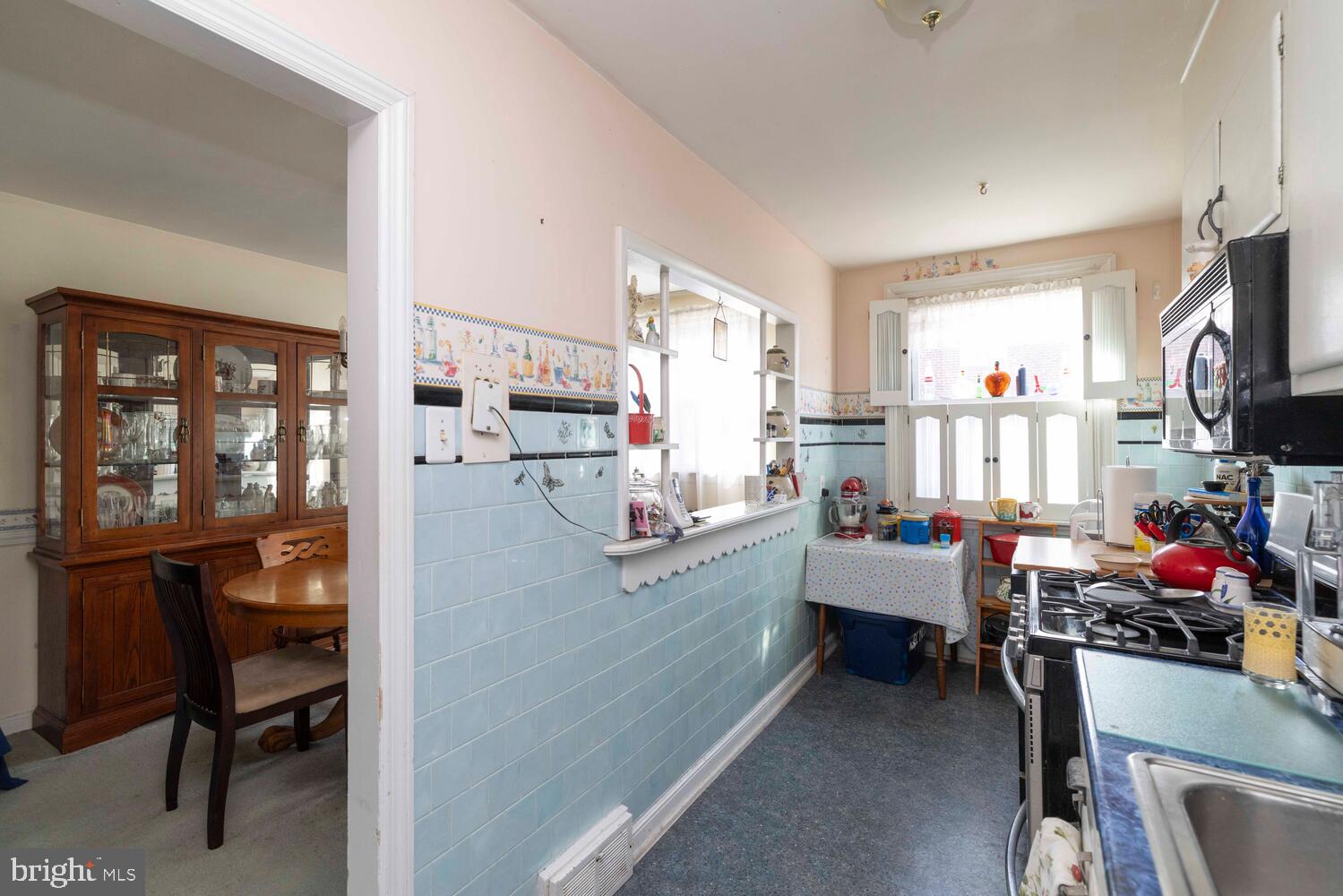 226 Benner Street Philadelphia, PA 19111 - Photo 14 of 25 Pass thru to dining room
