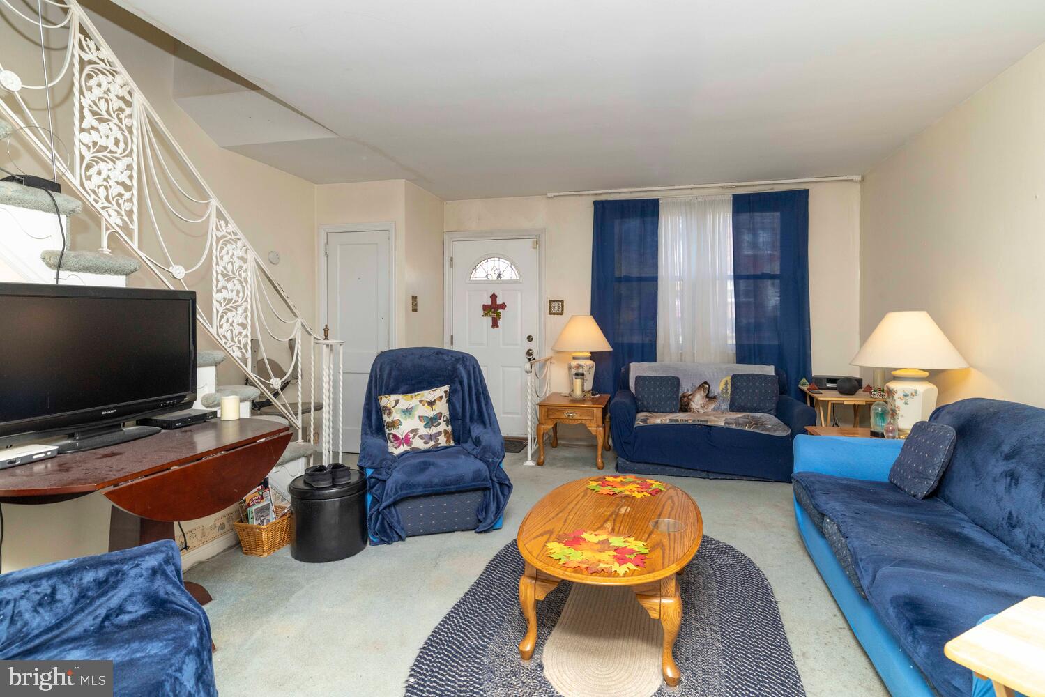 226 Benner Street Philadelphia, PA 19111 - Photo 3 of 25 spacious, bright living room