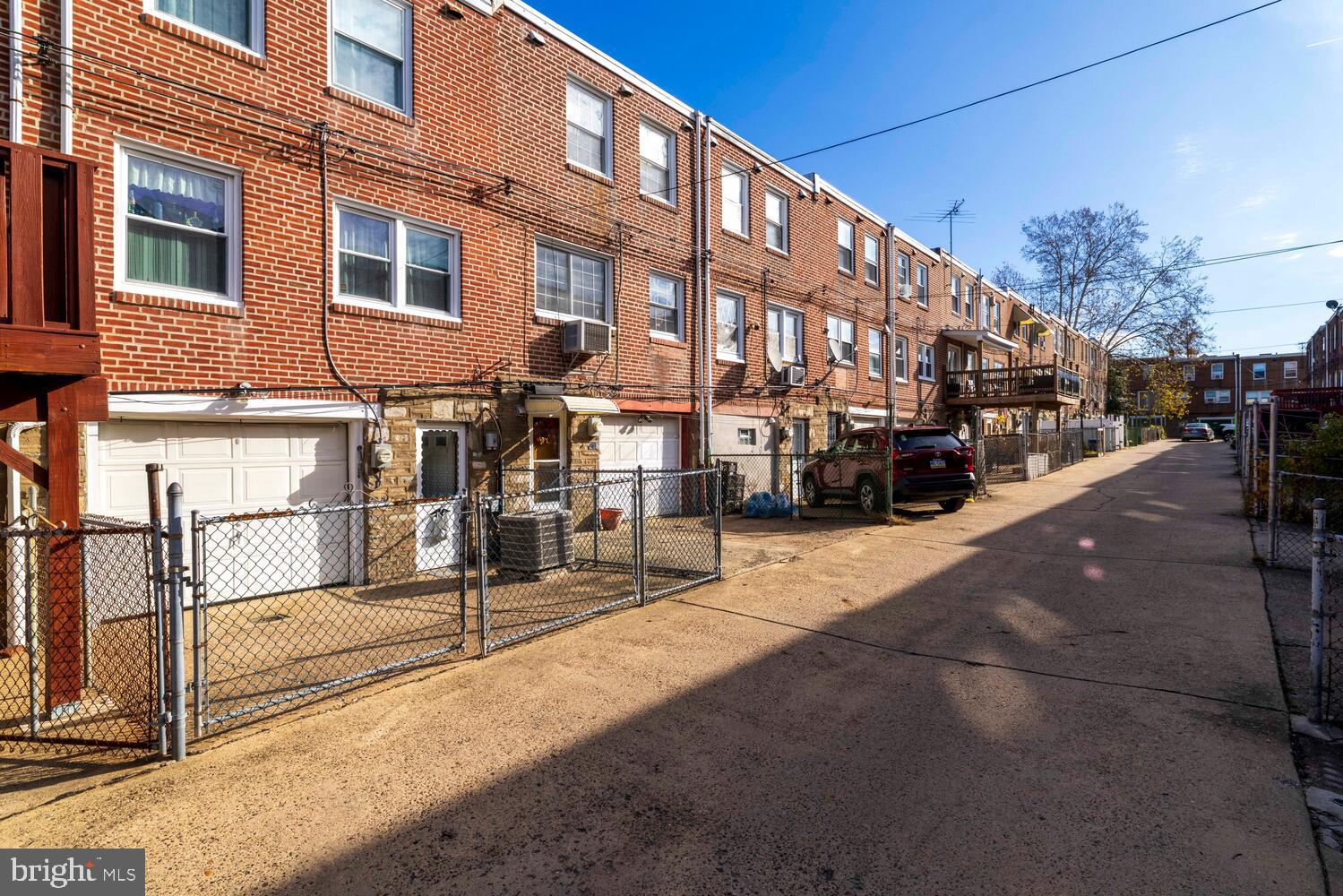 226 Benner Street Philadelphia, PA 19111 - Photo 9 of 25 super convenient badk driveway