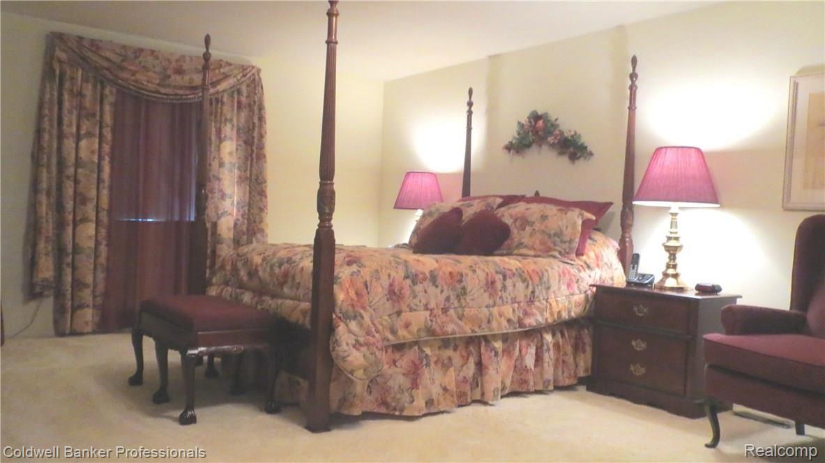 5402 Ridge Court Troy, MI 48098 - Photo 9 of 23 Expansive Master Bedroom Suite