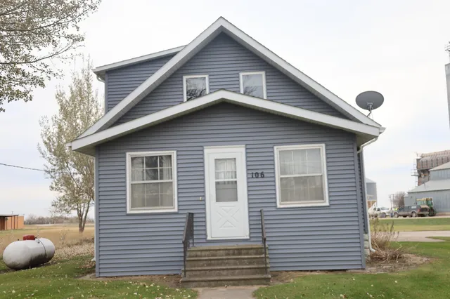 $179,000 | 106 Galchutt Street, Galchutt, ND 58075