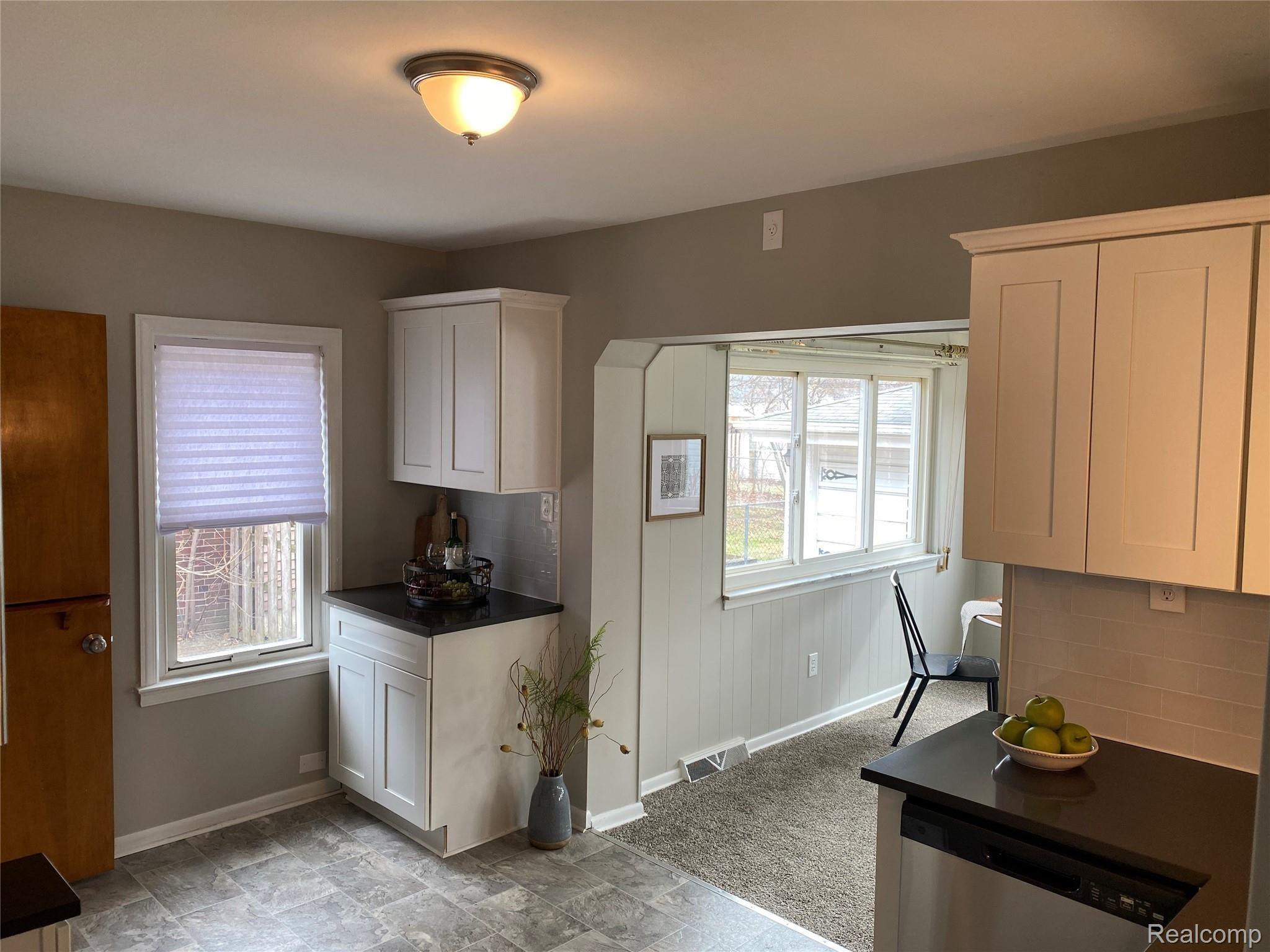 15730 Stephens Road Eastpointe, MI 48021 - Photo 8 of 22 IMG_5403.JPG