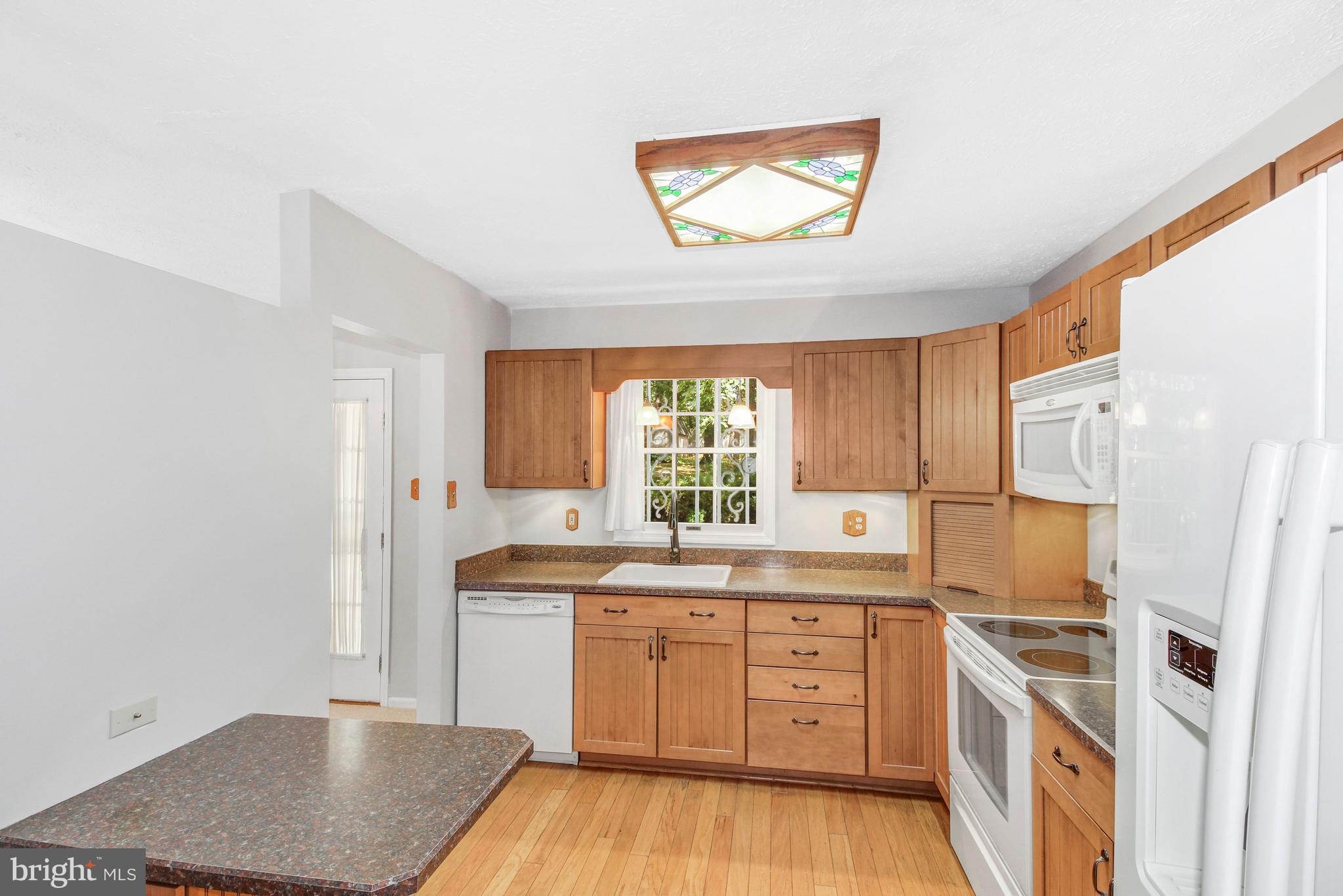 7040 Johnnycake Road Catonsville, MD 21228 - Photo 3 of 34 Kitchen with Hardwood too
