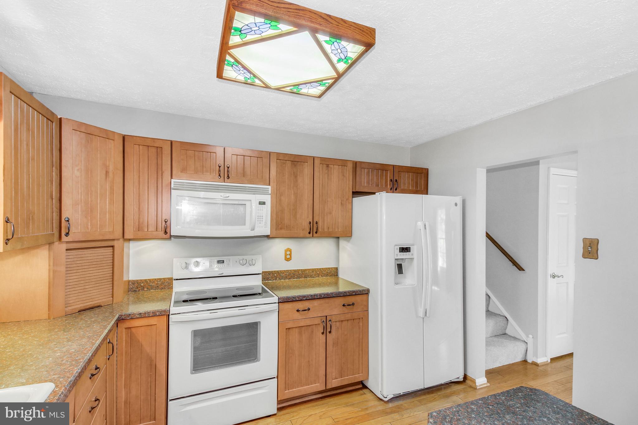 7040 Johnnycake Road Catonsville, MD 21228 - Photo 4 of 34 Undercabinet Lighting
