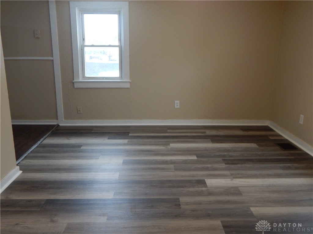 231 South Shaffer Street, Unit 1/2 Springfield, OH 45506 - Photo 4 of 14 Living room
