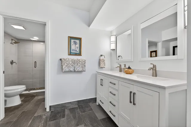 a bathroom with a toilet and a shower