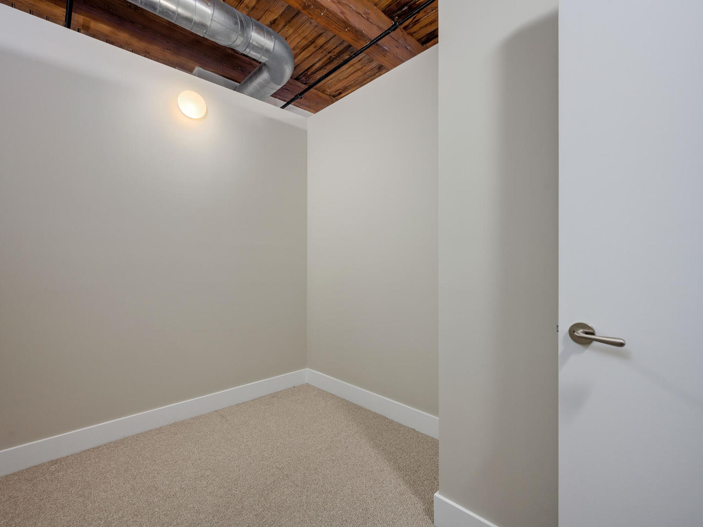 2303 South Michigan Avenue, Unit 305 Chicago, IL 60616 - Photo 17 of 22 a view of an empty room