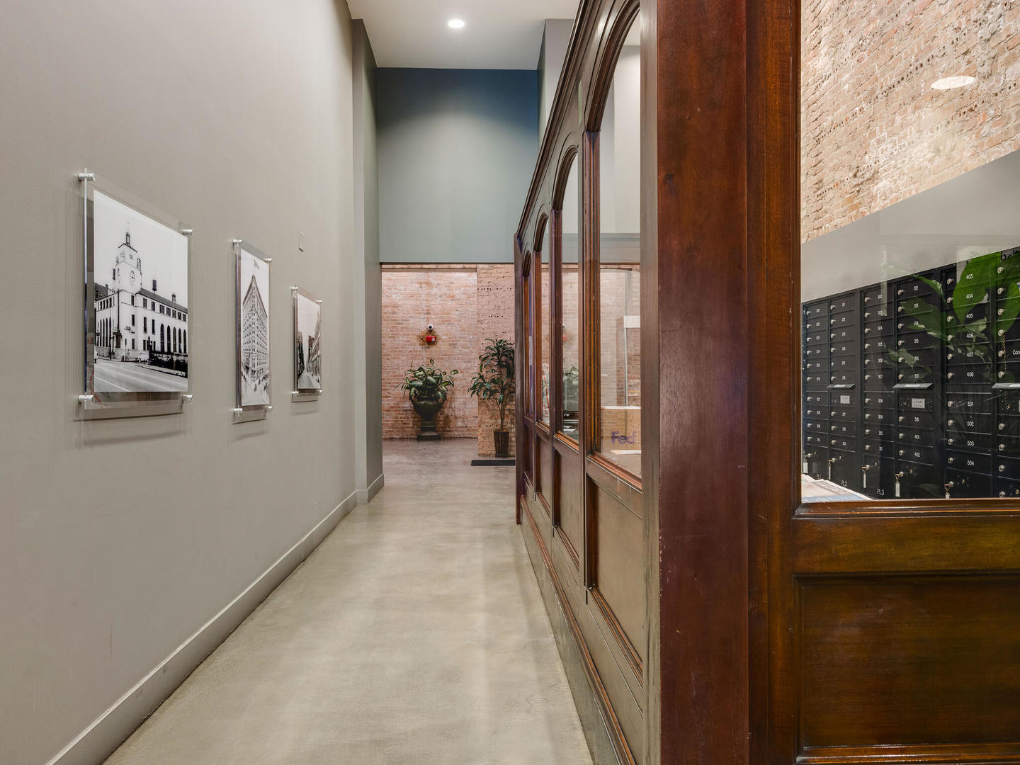 2303 South Michigan Avenue, Unit 305 Chicago, IL 60616 - Photo 5 of 22 a view of a hallway with windows