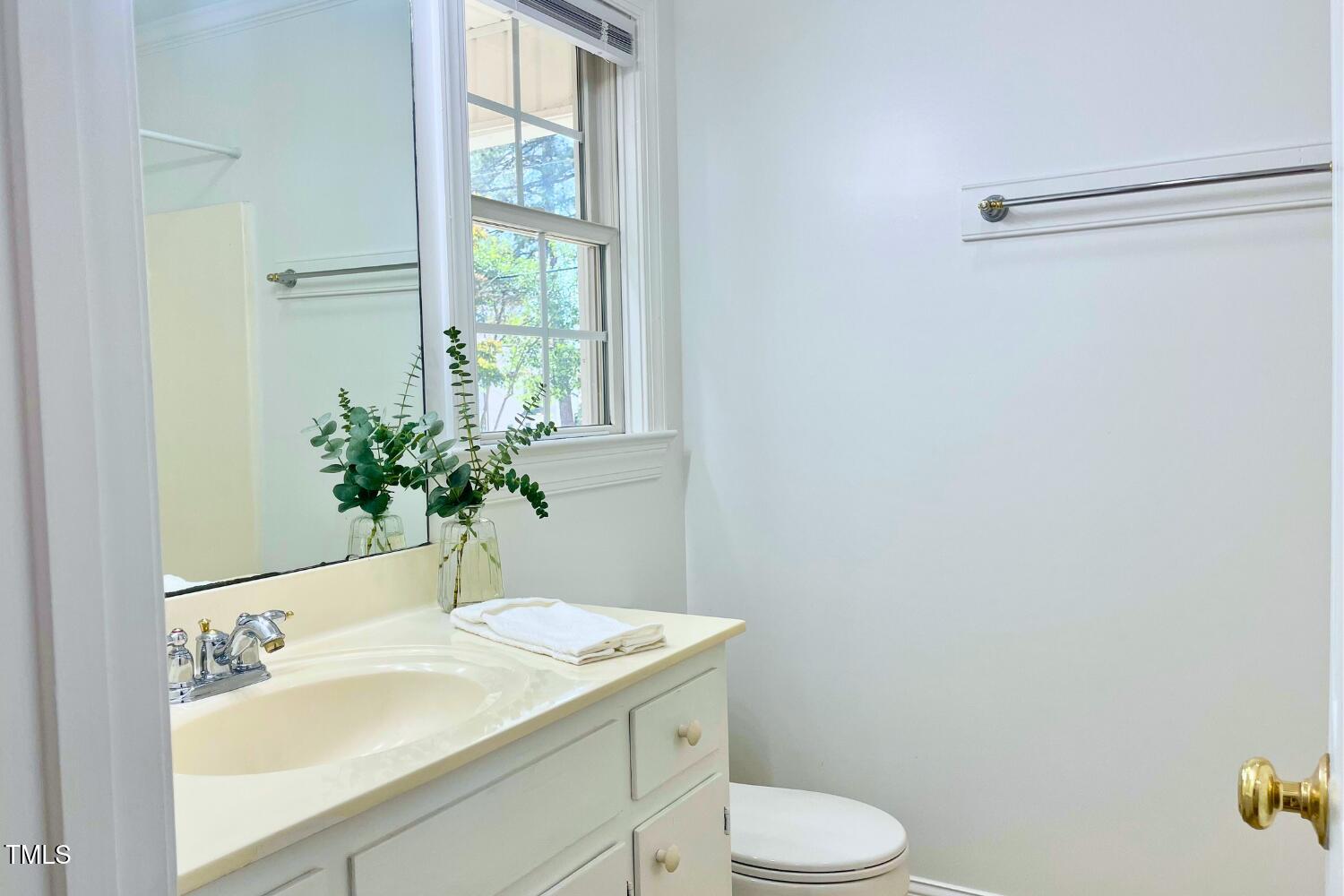 1009 Athens Drive Raleigh, NC 27606 - Photo 9 of 13 26