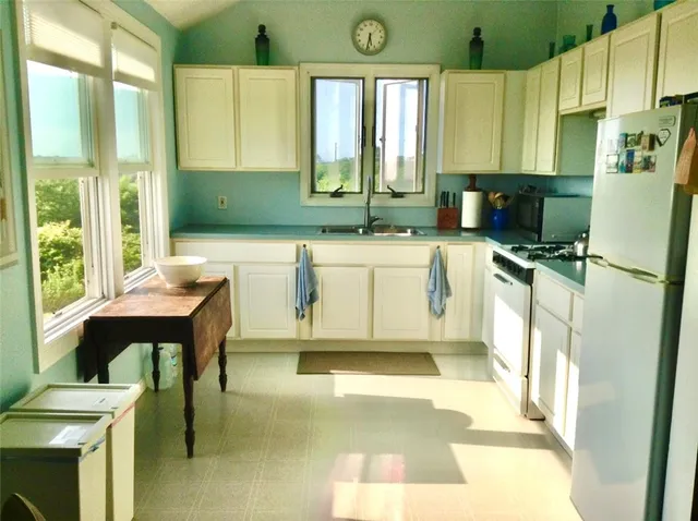 $2,500,000 | 721 Corn Neck Road, Block Island, RI 02807