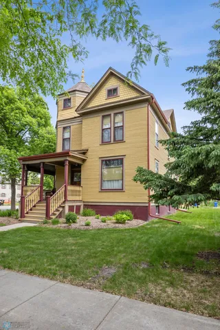 $449,000 | 1121 4th Avenue South, Fargo, ND 58103