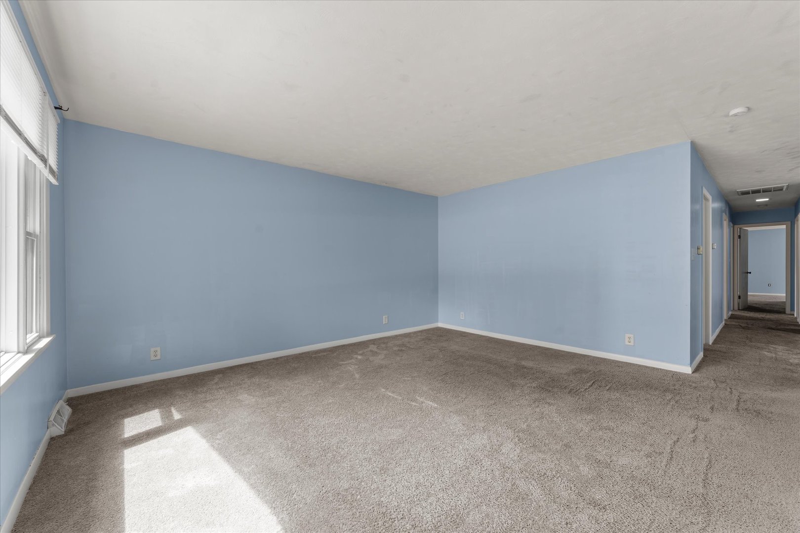 1406 West Springfield Avenue Champaign, IL 61821 - Photo 5 of 37 Gallery Image 5