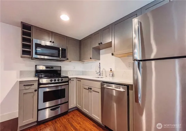 $2,000 | 516 2nd Avenue South, Unit B, Kirkland, WA 98033