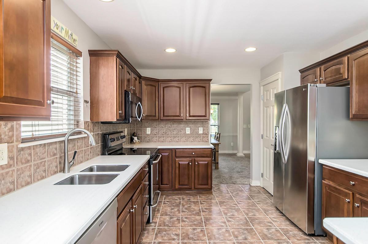 155 Rivers Edge Way Columbus, OH 43230 - Photo 11 of 36