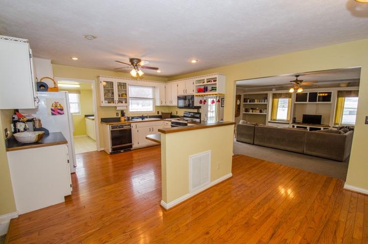 12447 Dunn Road Mishawaka, IN 46545 - Photo 11 of 27 Gallery Image 11
