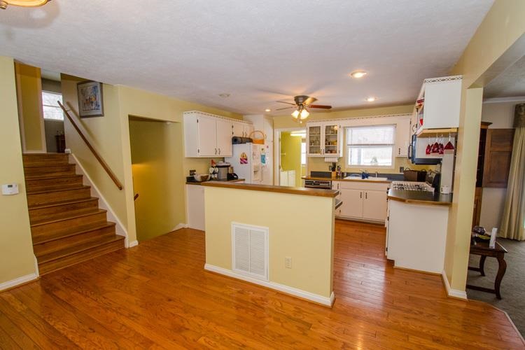 12447 Dunn Road Mishawaka, IN 46545 - Photo 3 of 27 Gallery Image 3