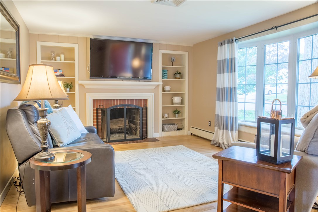 88 Rutherford Avenue Warwick, RI 02886 - Photo 5 of 29 Gallery Image 5