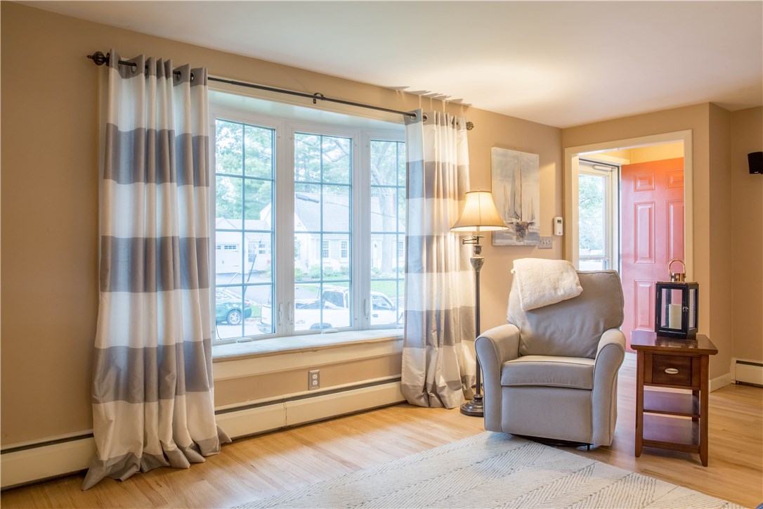 88 Rutherford Avenue Warwick, RI 02886 - Photo 6 of 29 Gallery Image 6