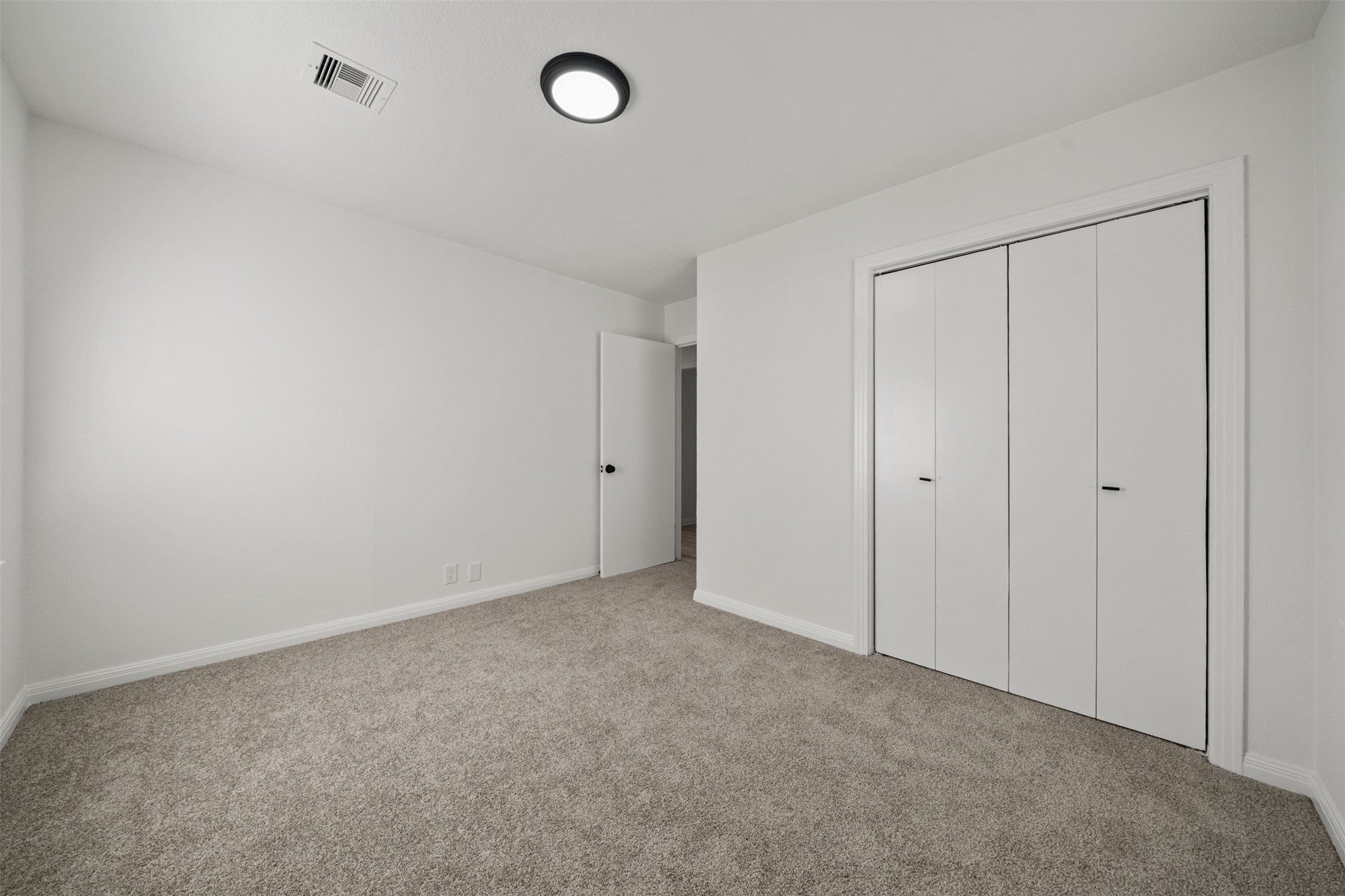 4601 West 43rd Street Houston, TX 77092 - Photo 24 of 40 a view of an empty room and a window