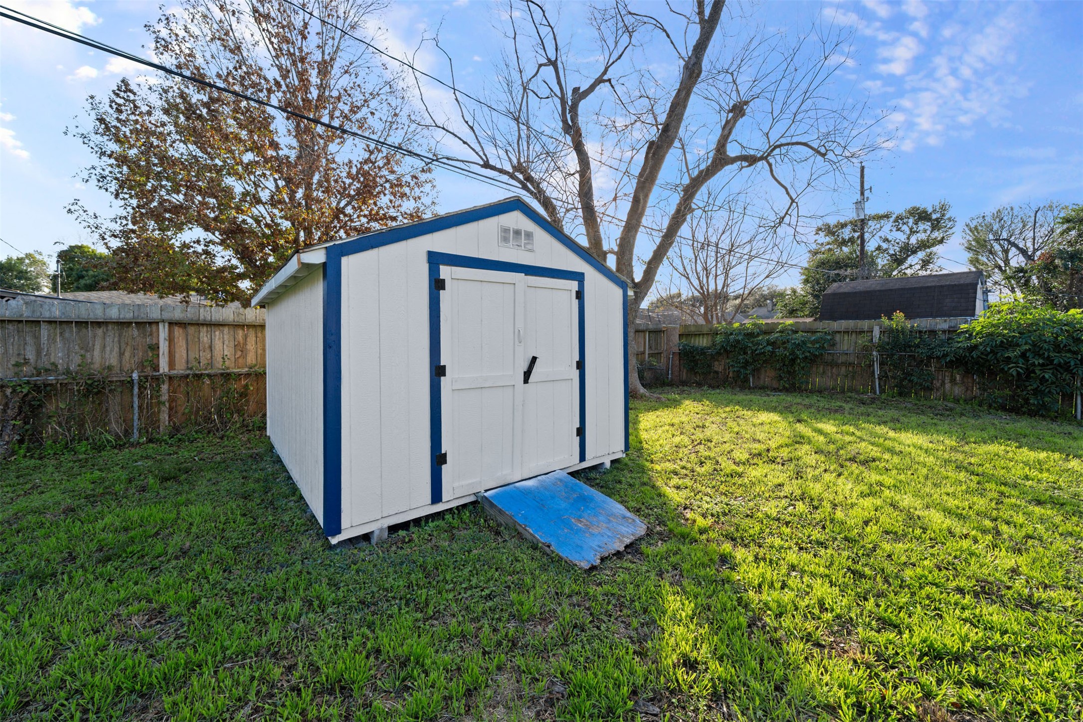 4601 West 43rd Street Houston, TX 77092 - Photo 29 of 40 a view of backyard with a barn and large trees