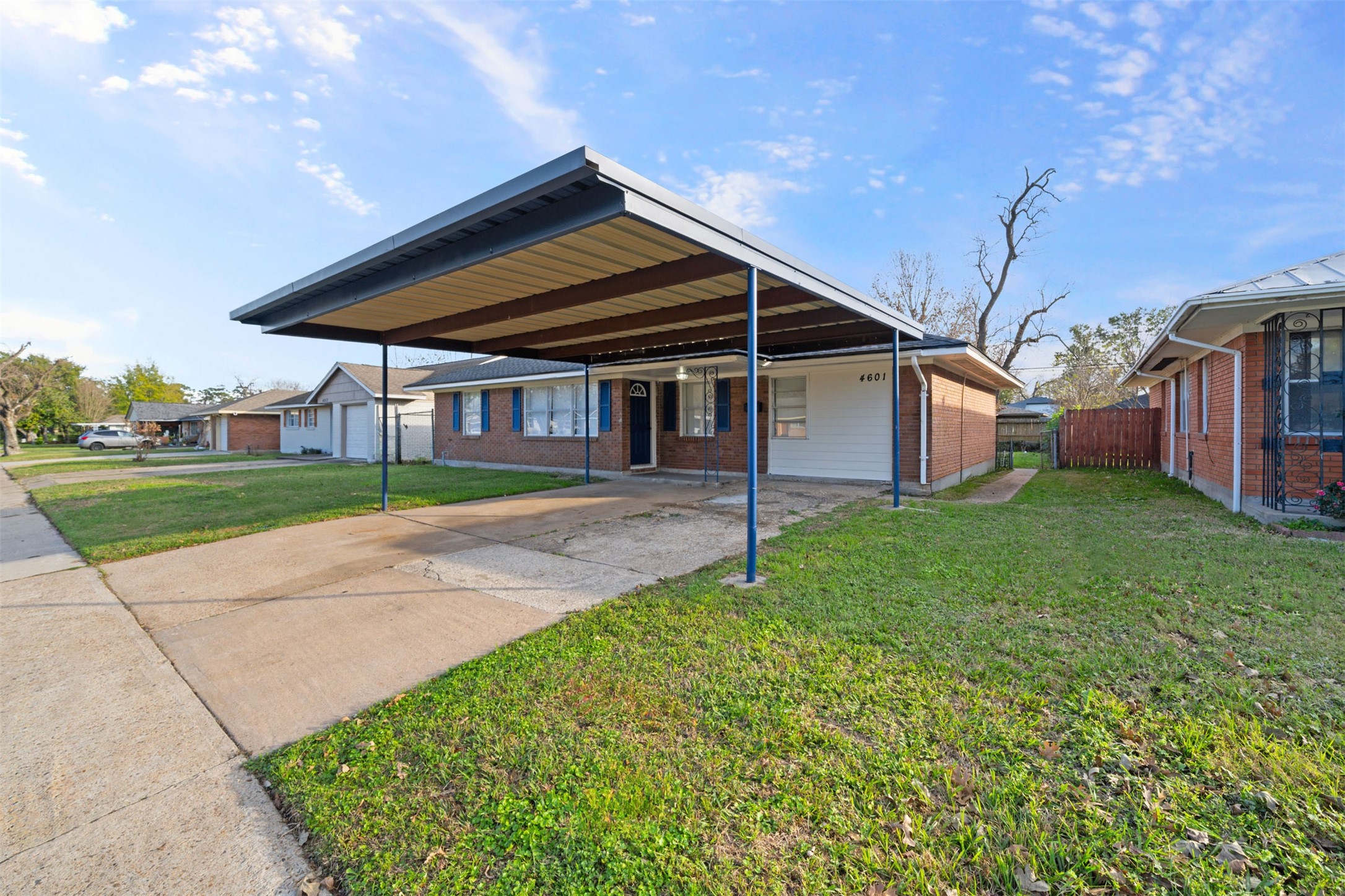 4601 West 43rd Street Houston, TX 77092 - Photo 30 of 40 a yellow house sitting in middle of a yard