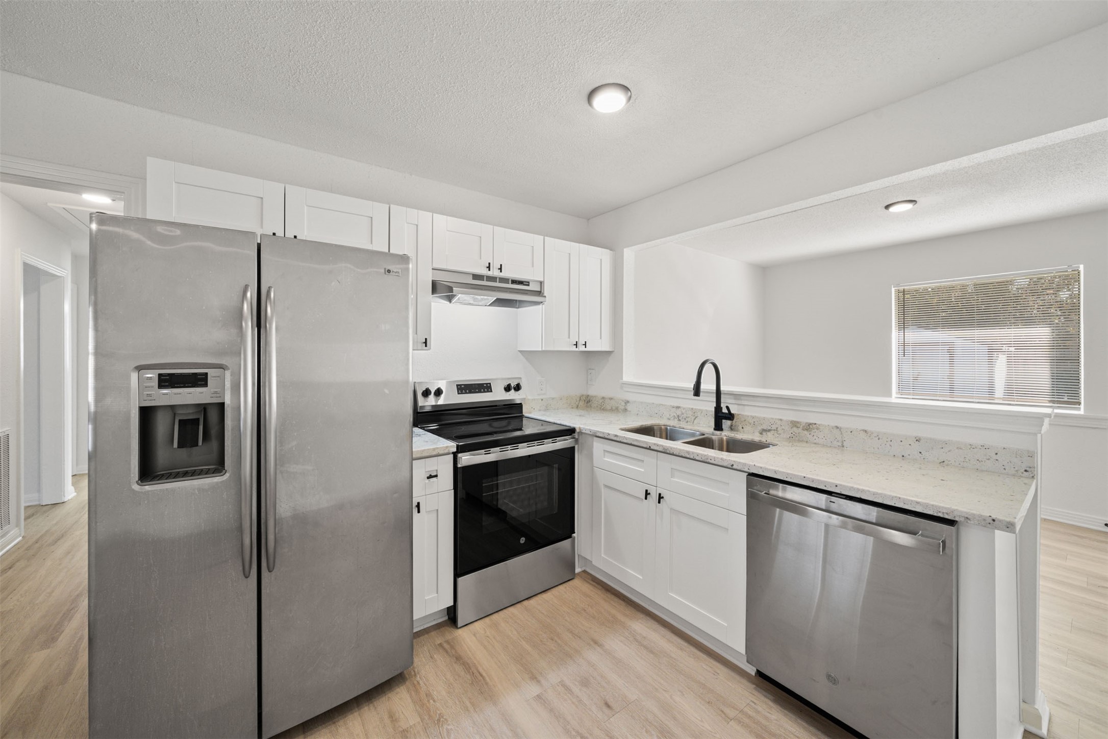 4601 West 43rd Street Houston, TX 77092 - Photo 8 of 40 a kitchen with a sink stove and refrigerator