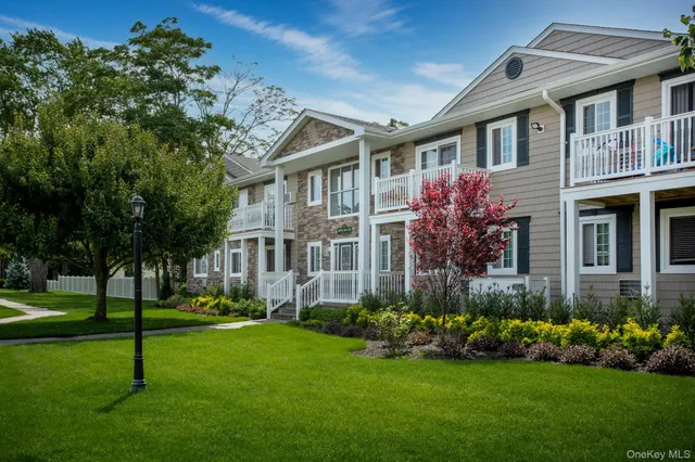 $2,845 | 234 River Avenue, Unit 93, Patchogue, NY 11772