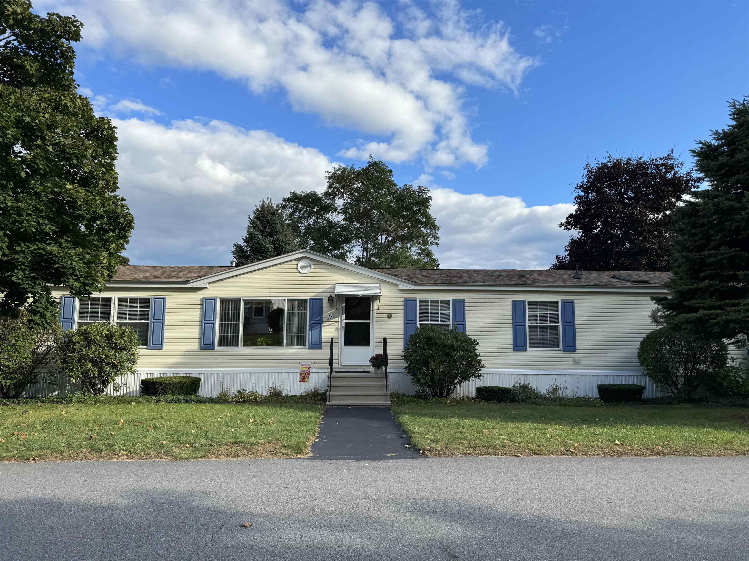 13 Cherokee Way Rochester, NH 03867 - Photo 2 of 17