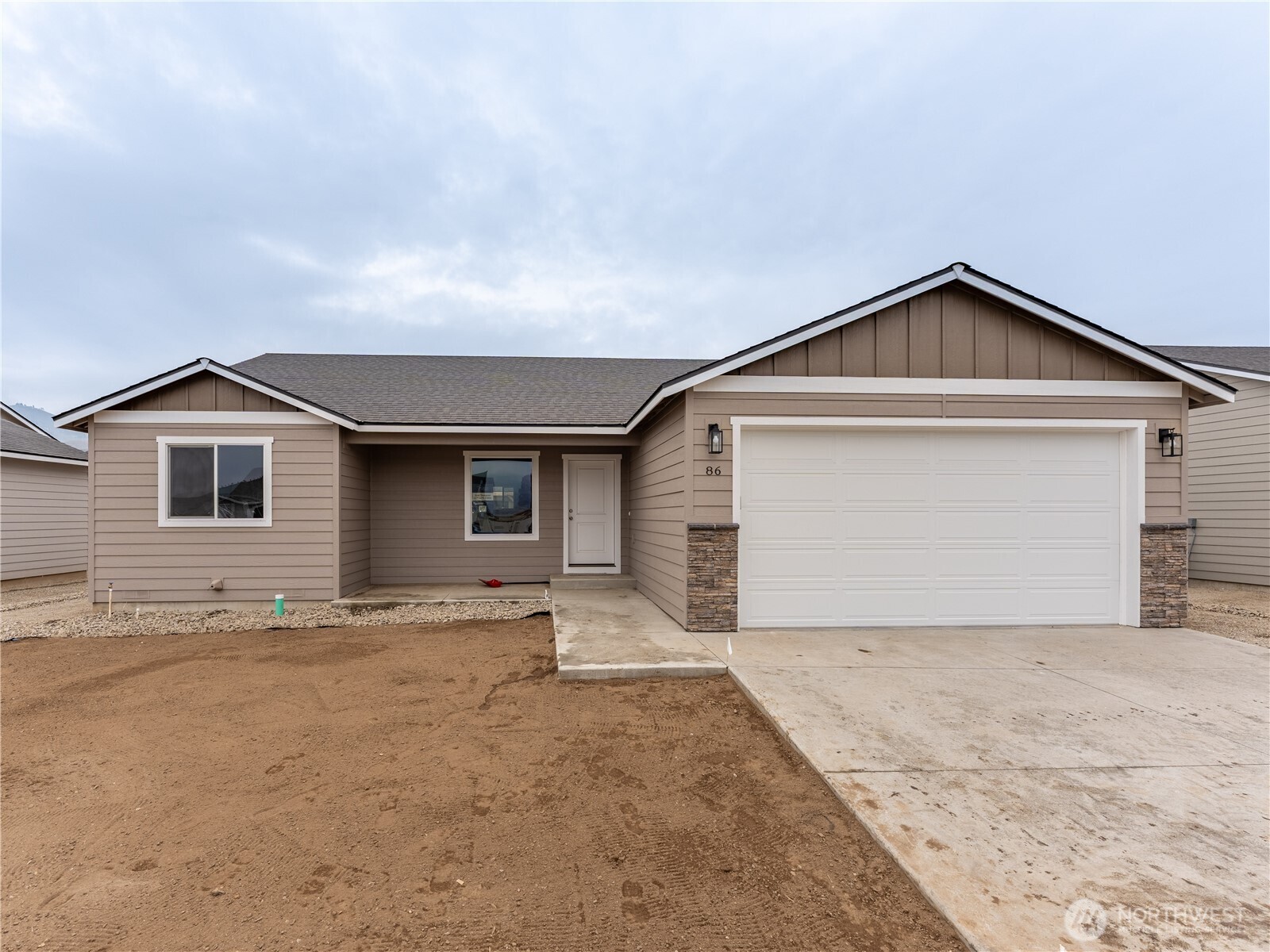 86 Salmon Drive Wenatchee, WA 98801 - Photo 2 of 37