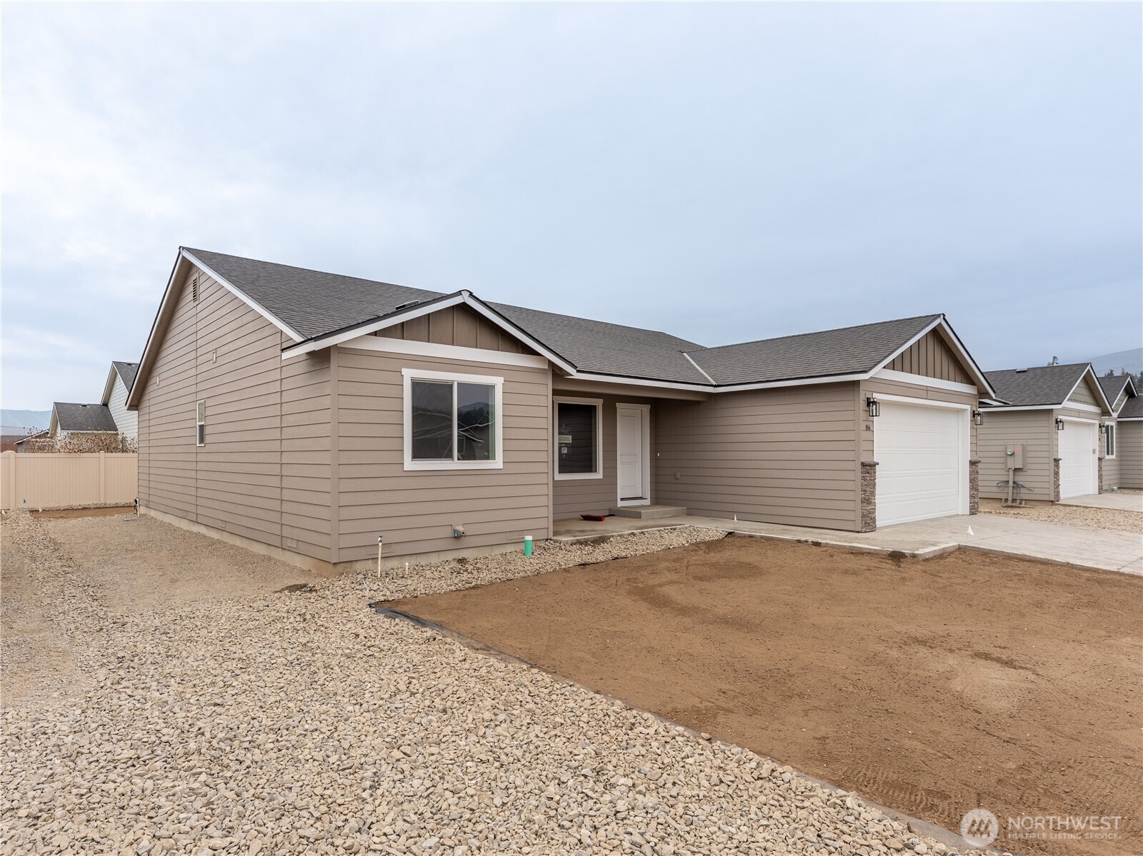 86 Salmon Drive Wenatchee, WA 98801 - Photo 3 of 37