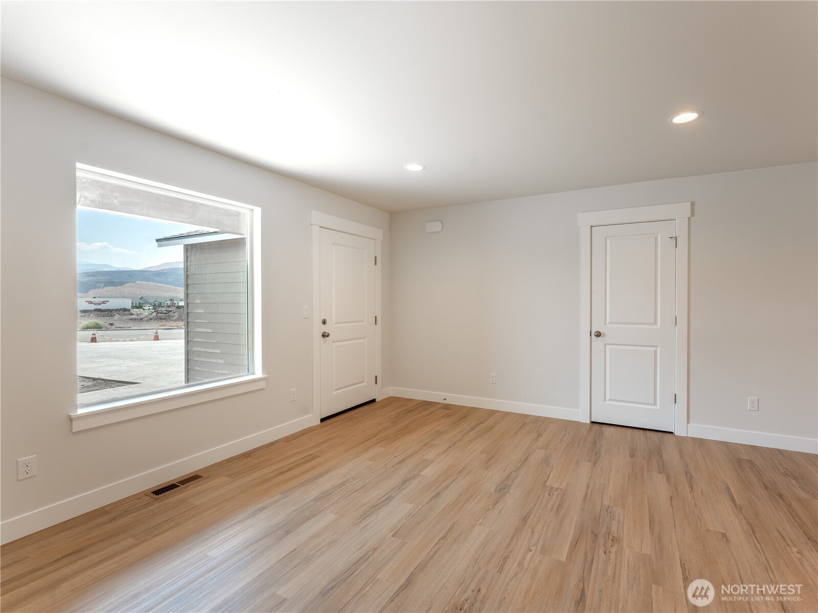 86 Salmon Drive Wenatchee, WA 98801 - Photo 3 of 28