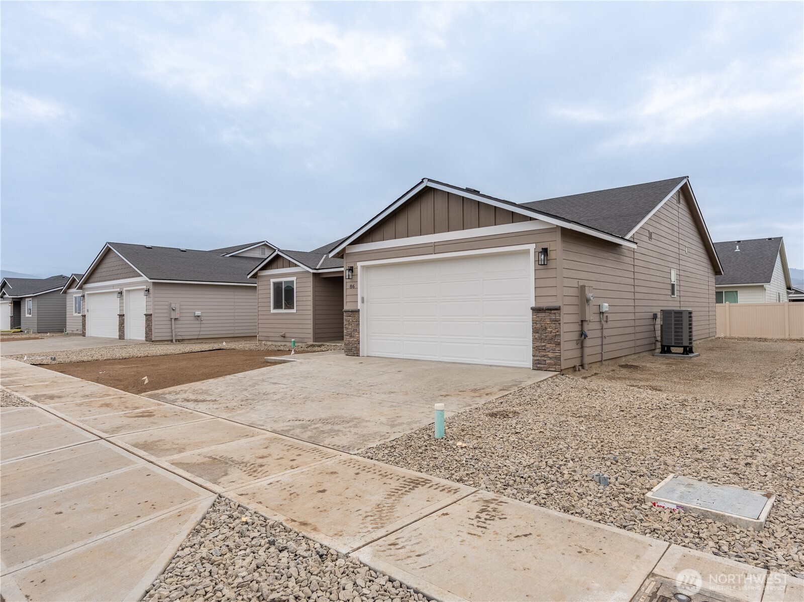 86 Salmon Drive Wenatchee, WA 98801 - Photo 4 of 37