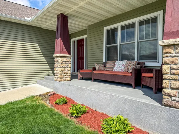 $780,000 | 2915 Lake Vista Drive Northwest, Rochester, MN 55901