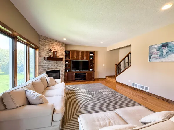 $780,000 | 2915 Lake Vista Drive Northwest, Rochester, MN 55901