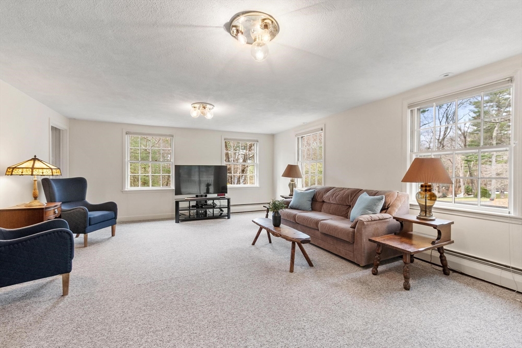 31 Old Stagecoach Road Bedford, MA 01730 - Photo 11 of 37